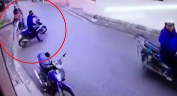 [VIDEO] Trộm xe giữa ban ngày ở Hà Nội
