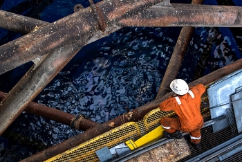 Tương lai nào cho ngành dầu khí khi đầu tư suy giảm?
