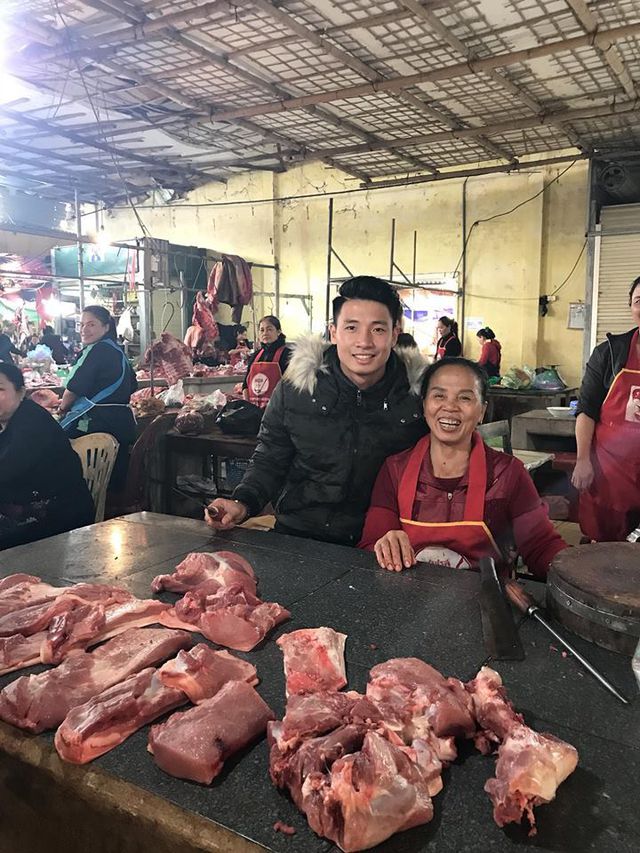 Rời Asian Cup, trung vệ Bùi Tiến Dũng hẹn “Xuân này về bán thịt lợn với mẹ”