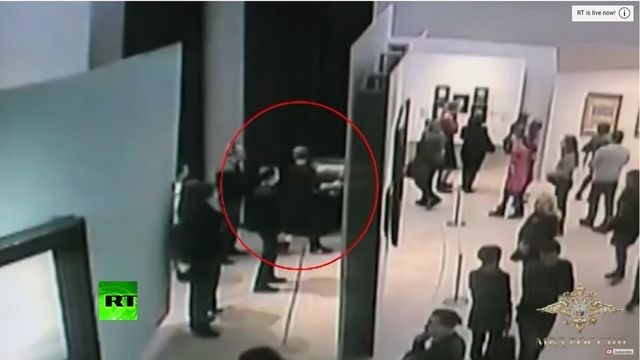Video tranh quý ngang nhiên bị đánh cắp giữa triển lãm đông người tại Nga