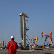 CNPC (Trung Quốc) rút nhân viên khỏi mỏ dầu Iraq do căng thẳng tại Trung Đông