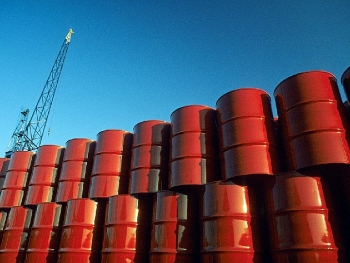 Giá dầu thô và khí gas tăng mạnh trong phiên cuối năm 2020