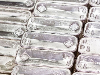 Giá bạc, bạch kim và  sắt đồng tăng mạnh trong phiên 07/01