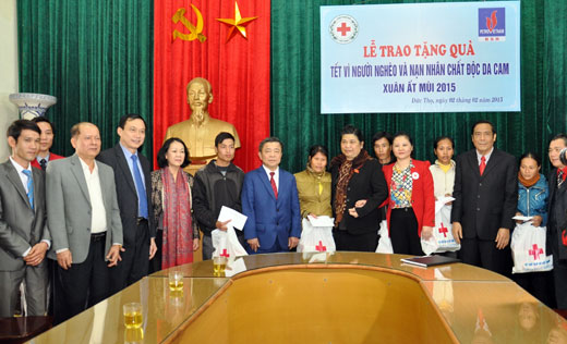 BSR trao quà cho gia đình chính sách tỉnh Hà Tĩnh