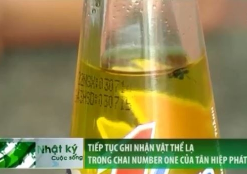 [VIDEO] Xuất hiện thêm 1 chai "Number One có ruồi"?
