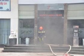 [VIDEO] Cháy tầng hầm ngân hàng, nhiều người hốt hoảng tháo chạy