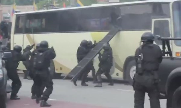[VIDEO] Đặc nhiệm Malaysia diễn tập chống khủng bố như phim hành động