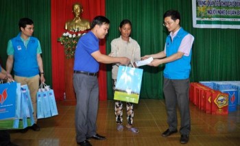 BSR tặng quà Tết cho thanh thiếu niên và hộ nghèo huyện Bình Sơn
