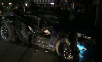 BMW i8 xanh ngọc độc nhất Việt Nam gặp tai nạn kinh hoàng
