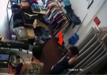 [VIDEO] Đánh nữ nhân viên bất tỉnh, cướp máy tính