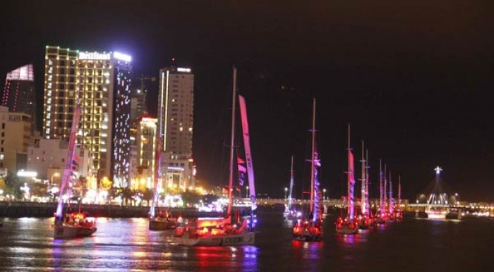 12 thuyền đua Clipper Race diễu hành trên sông Hàn
