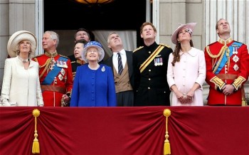 Gia đình Hoàng gia Anh giàu cỡ nào?