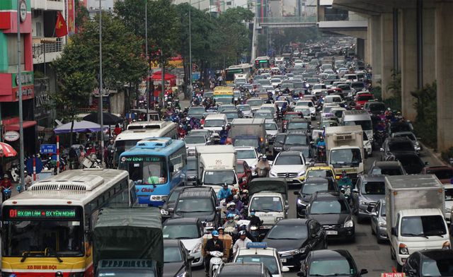 duong pho ha noi un tac kinh hoang trong ngay 27 tet