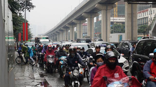 duong pho ha noi un tac kinh hoang trong ngay 27 tet