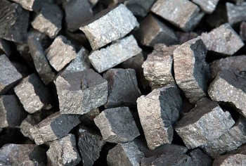 Giá quặng sắt trái chiều với các mặt hàng còn lại trong nhóm kim loại