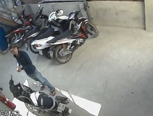 [VIDEO] Hồi hộp xem tên trộm mở khóa 3 xe lấy 1