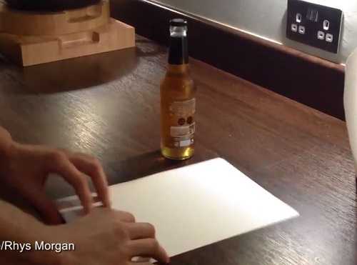 [VIDEO] Cách mở nắp chai bia đơn giản không ngờ bằng tờ giấy A4