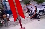 [VIDEO] Côn đồ tông xe còn cầm gậy đuổi đánh phụ nữ ở Hải Phòng