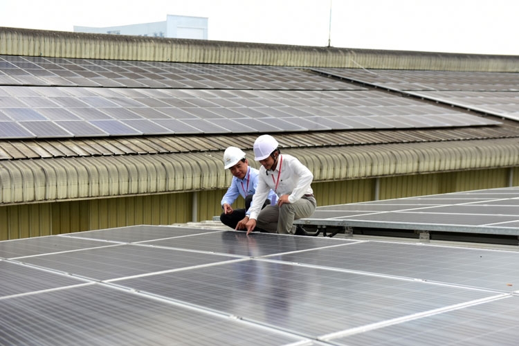Thúc đẩy điện mặt trời mái nhà khu vực công nghiệp và thương mại