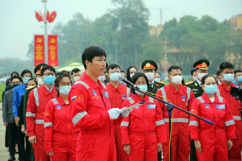 Giàn trưởng Nguyễn Thanh Tĩnh tại lễ báo công dâng Bác ở Quảng trường Ba Đình