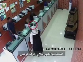 [VIDEO] Người phụ nữ "bình tĩnh" rút súng cướp ngân hàng