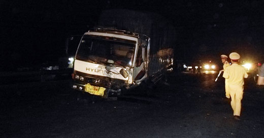 Quảng Bình: Đối đầu giữa ô tô và xe tải, 2 người tử vong