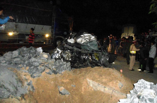 Quảng Bình: Đối đầu giữa ô tô và xe tải, 2 người tử vong