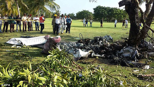Máy bay đâm xuống sân golf, 7 người thiệt mạng