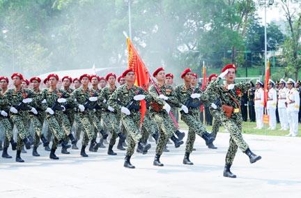Đội hình diễu binh Lễ kỷ niệm 40 năm giải phóng Miền Nam