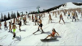 1.835 người mặc bikini trượt tuyết để lập kỷ lục thế giới