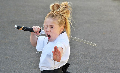 [VIDEO] Ấn tượng màn múa kiếm gây sốt của cô bé 9 tuổi xinh xắn