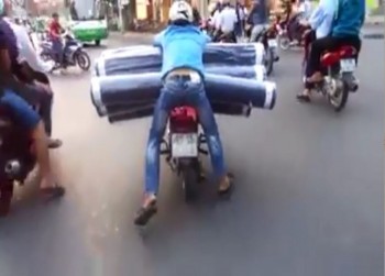 [VIDEO] Người vận chuyển phiên bản Việt Nam
