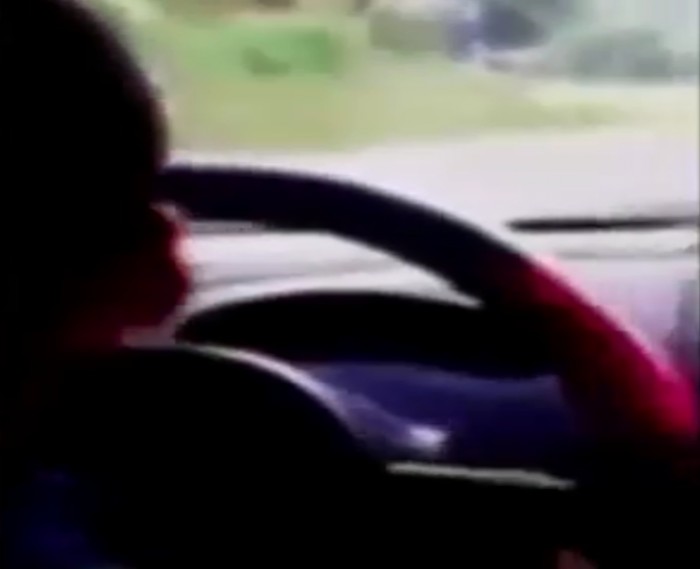 [VIDEO] Cậu bé 8 tuổi cầm vô lăng ô tô ở Bắc Kạn