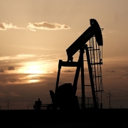 Giá dầu tuần qua và dự báo