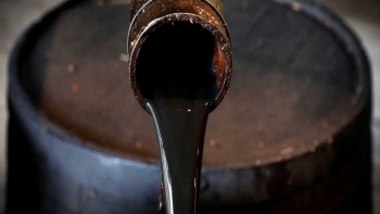 Giá xăng dầu hôm nay 24/8: Dầu thô tăng vọt, Brent lên mức 100 USD/thùng