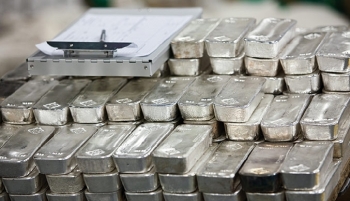 Giá kim loại quý tiếp tục tăng do đồng USD suy yếu trong phiên cuối tuần