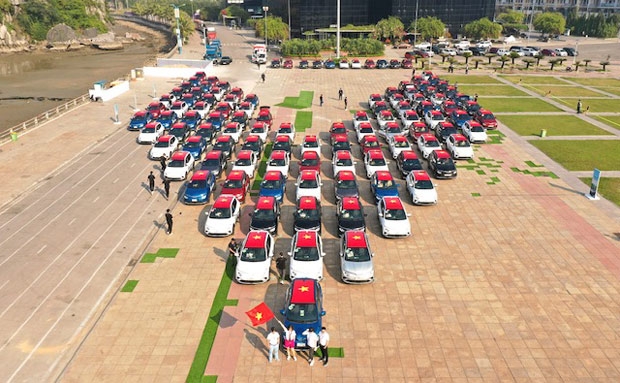 Kỷ lục Việt Nam: 100 xe ôtô điện VF e34 chinh phục địa đầu Tổ quốc