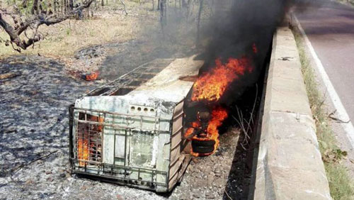 Ấn Độ: Xe buýt bốc cháy, ít nhất 21 người tử vong