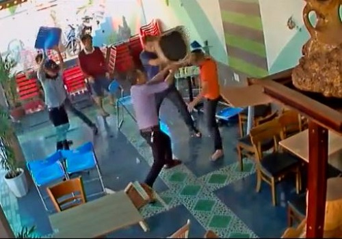 [VIDEO] Hỗn chiến trong quán cà phê ở TP Buôn Ma Thuột, Đắk Lắk