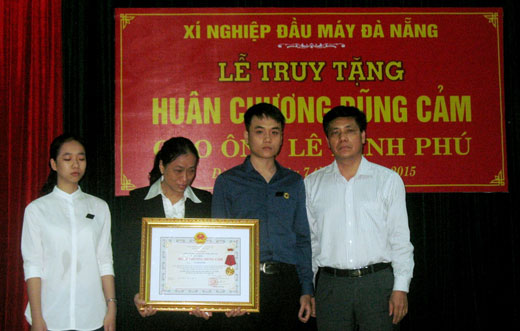 Lái tàu Lê Minh Phú được Chủ tịch nước truy tặng Huân chương Dũng cảm