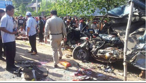 Tai nạn kinh hoàng giữa xe khách Việt Nam và Campuchia, hàng chục  người thiệt mạng