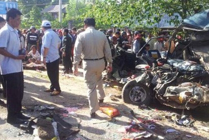 Hàng chục người thiệt mạng trong vụ tai nạn giữa xe Việt Nam và xe Campuchia