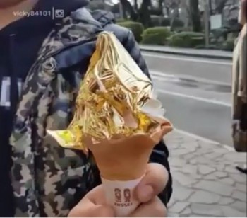[VIDEO] Thưởng thức kem bọc vàng ở Nhật Bản