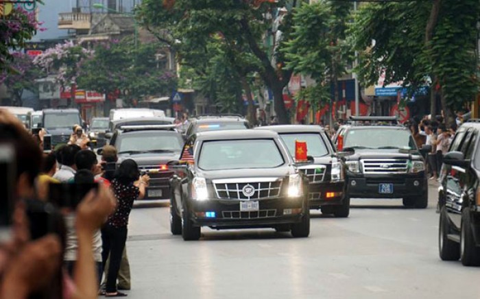 mot ngay ban ron va nhung phut thanh thoi cua tong thong obama o ha noi