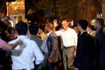 Tổng thống Obama đi ăn bún chả ở phố cổ Hà Nội