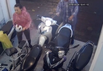 [VIDEO] Đôi nam nữ đi SH mode trộm SH mode ở Hà Nội