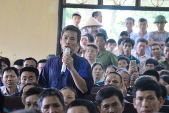 3 giờ đối thoại của Chủ tịch Nguyễn Đức Chung với dân chặn xe chở rác