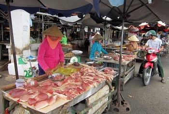 Giá thịt lợn hơi giảm sâu: Đục nước béo cò!