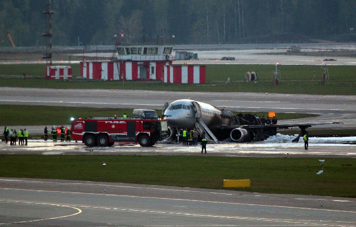 Nga mở cuộc điều tra nguyên nhân tai nạn tại sân bay Moscow