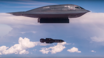 Mỹ “tung” video máy bay thả siêu bom giữa lúc căng thẳng với Iran